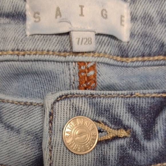 SAIGE Stylish Light Blue Barrel Leg or Wide Leg Jeans - Picture 2 of 16